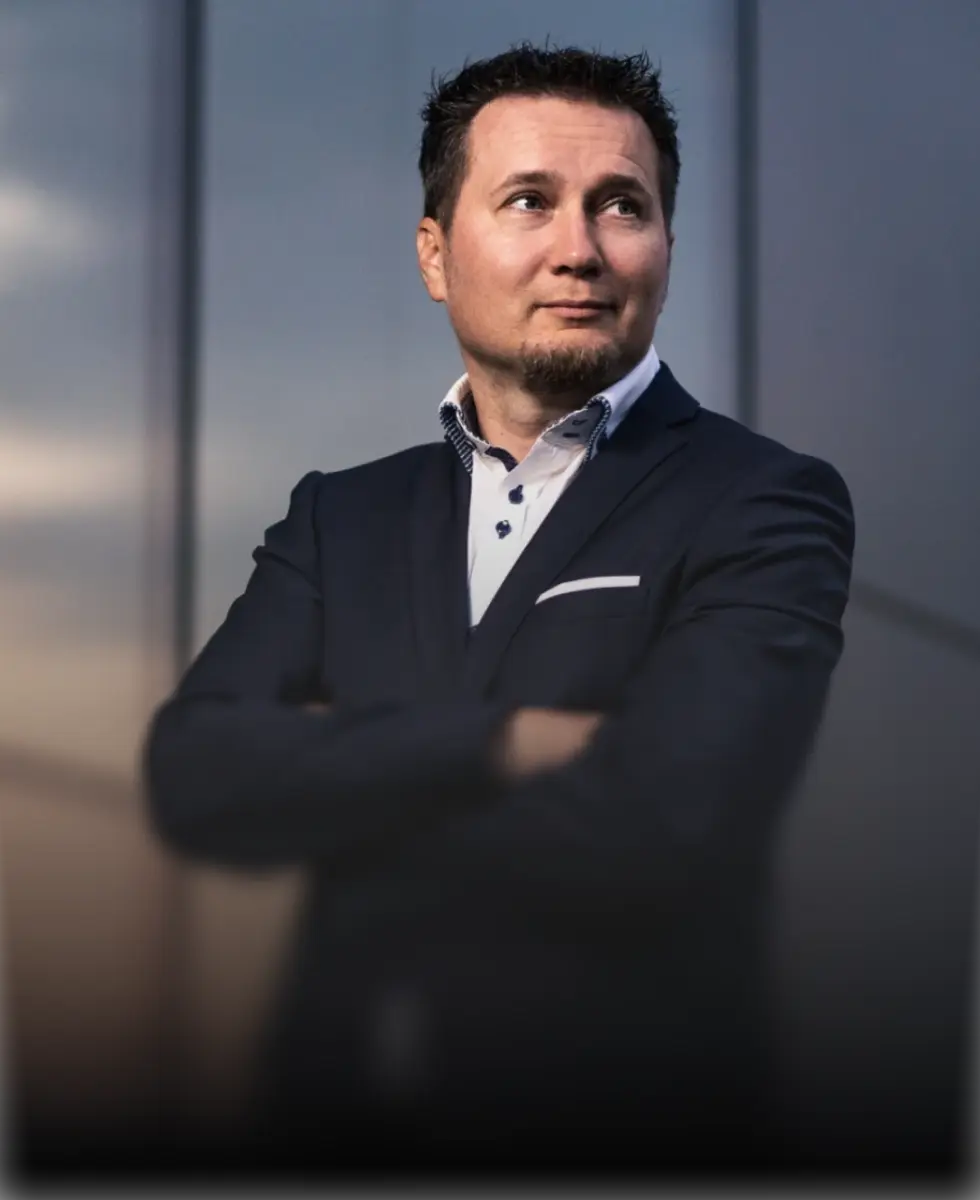 Portrétní fotografie CEO Born Digital Tomáše Malovce